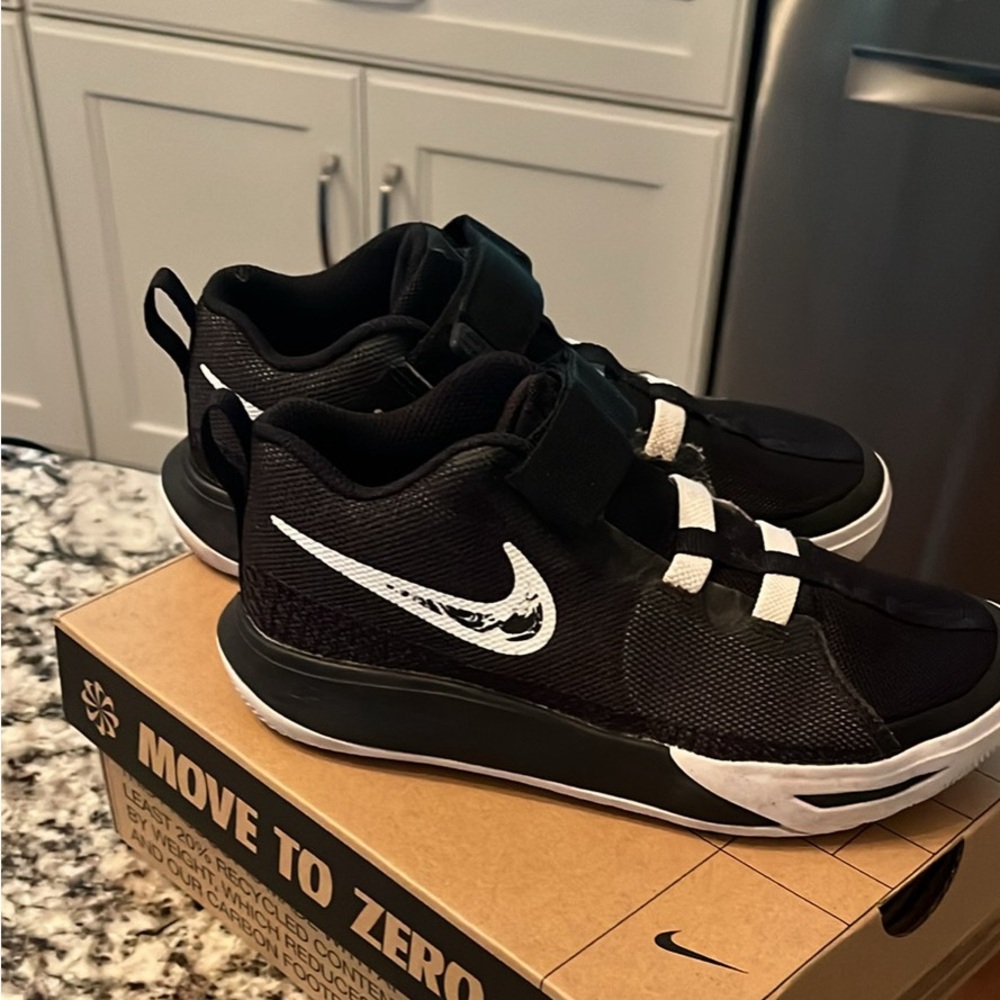 Kyrie Flytrap 6 “Orca” Sneaker